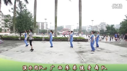 廖弟广场舞 梦回云南 正面