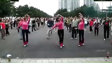 周思萍广场舞 五十六个民族五十六朵花