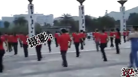 吉美广场舞 前面那个姑娘